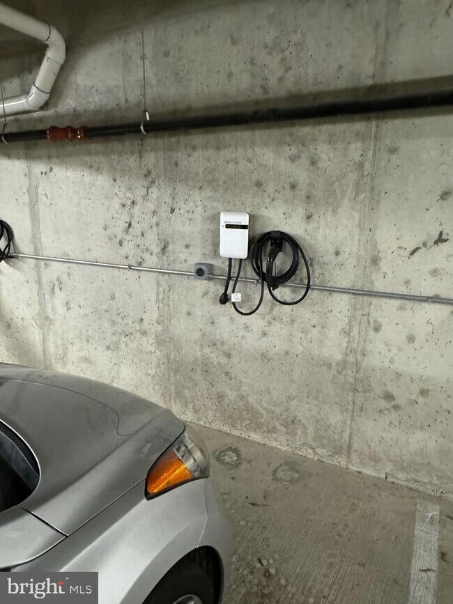 Building Photo - 2000 Clarendon Blvd