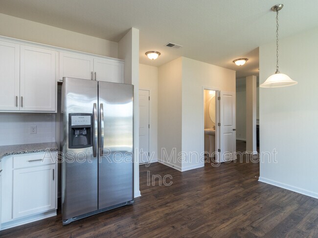 Building Photo - 4831 Birchcrest Ln