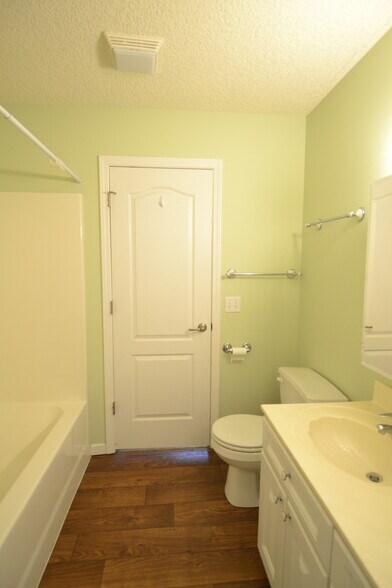 Building Photo - 1900 Salter Pl