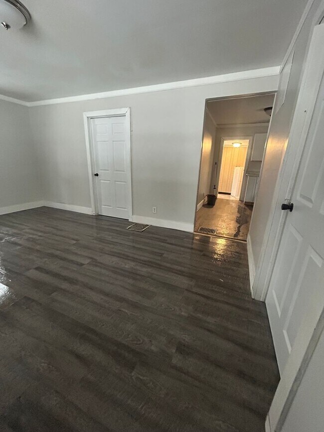 Building Photo - 1 bedroom 1 bath House