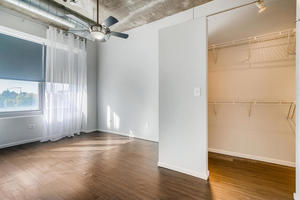 Building Photo - 933 W Van Buren St