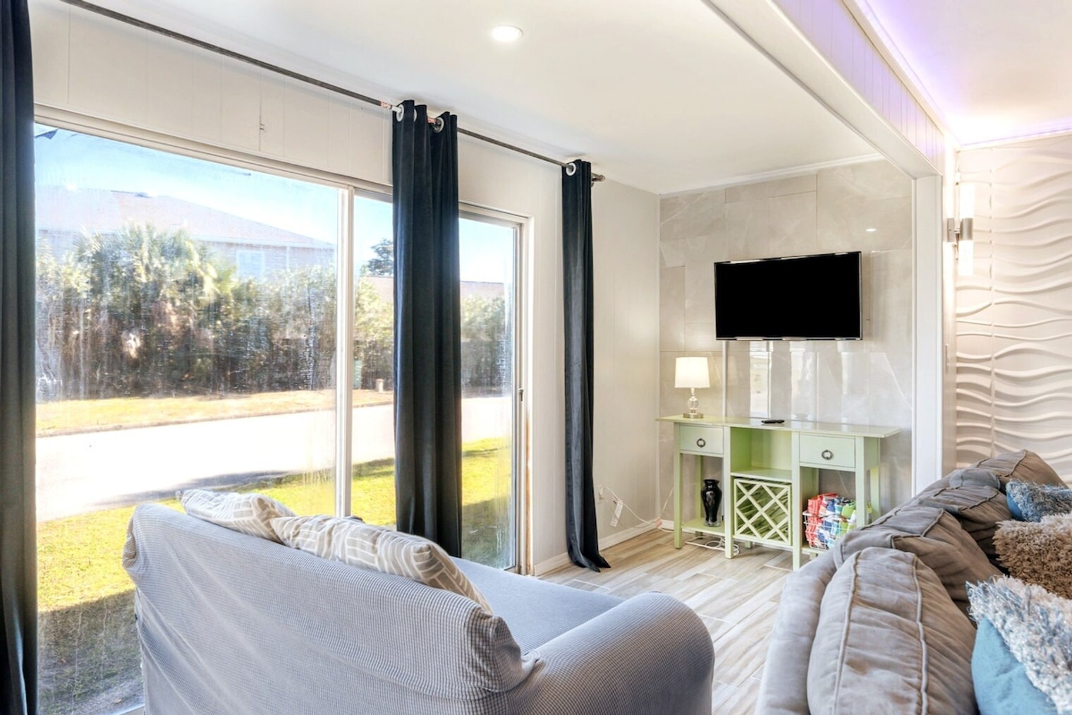 Building Photo - 4000 Gulf Terrace Dr