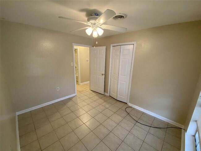 Building Photo - 1361 Westlawn Dr