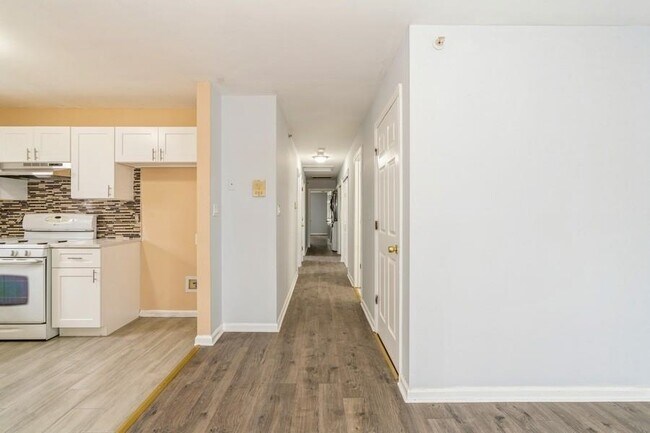 Building Photo - 7 Halleck St