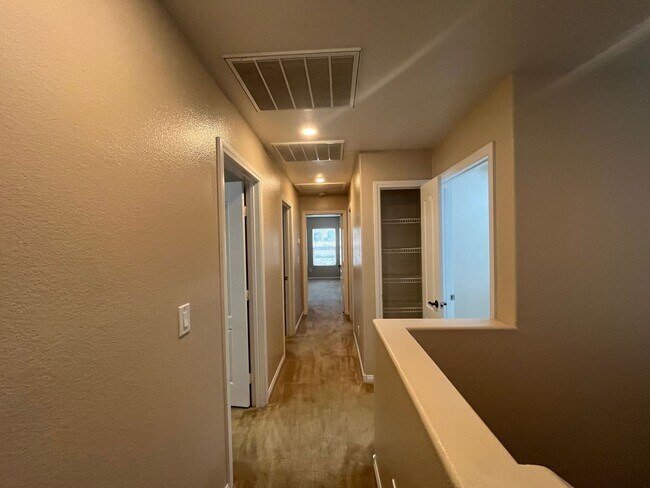 Building Photo - BEAUTIFUL 3 BEDROOM HOME IN THE VISTAS IN SUMMERLIN!