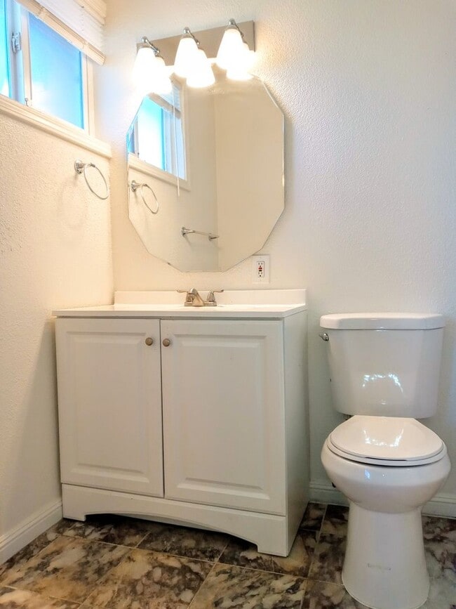 Building Photo - Recently Remodeled 3bd Single Story House Accepting Pets!