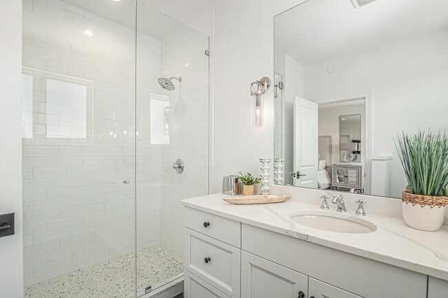 Building Photo - 6736 Saugatuck Bch Rd