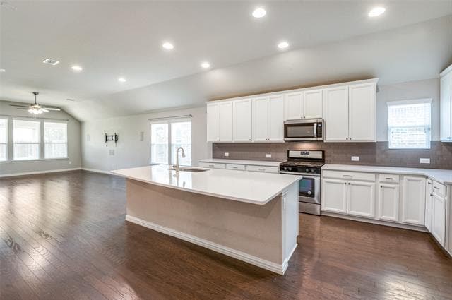 Building Photo - 3617 Roth Dr