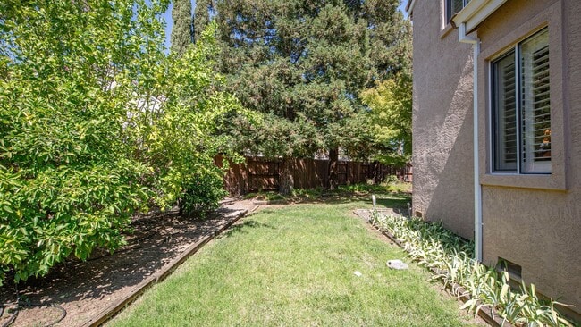 Building Photo - 4 BR/3BA Home in Laurel Creek with Park-Like Backyard!