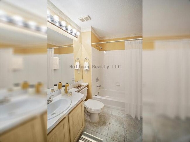 Building Photo - Harbour Island ? Resort Style Living in a ...