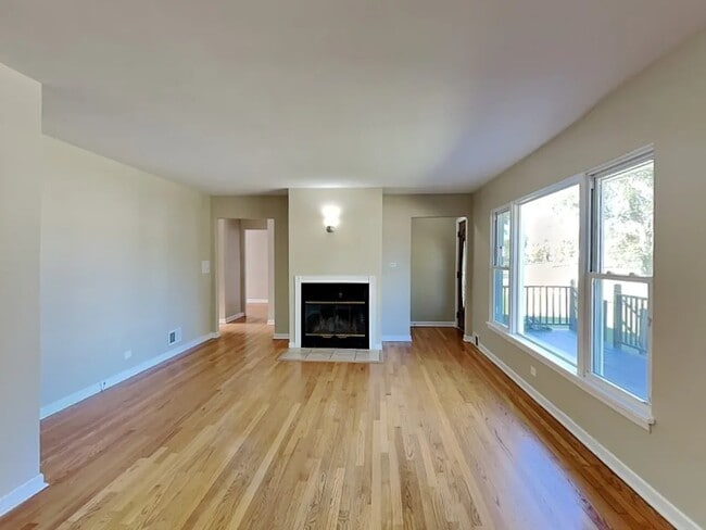 Building Photo - 51 E Adams St