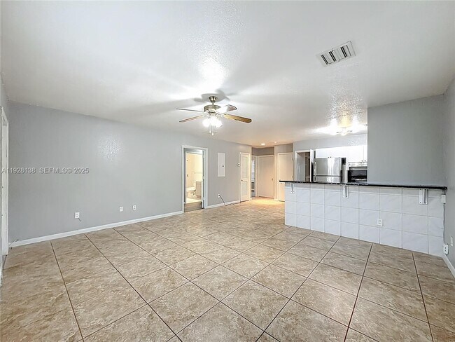 Building Photo - 530 NE 34th St