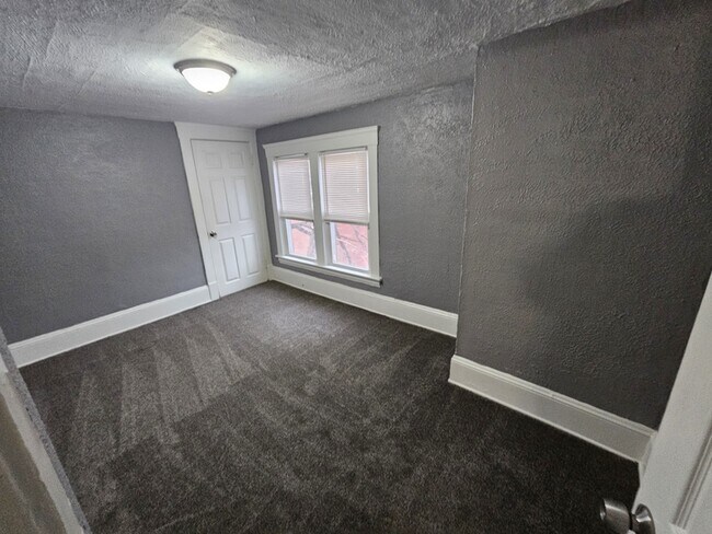 Building Photo - 17005 Grovewood Ave