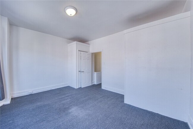 Building Photo - 354 Ophelia St