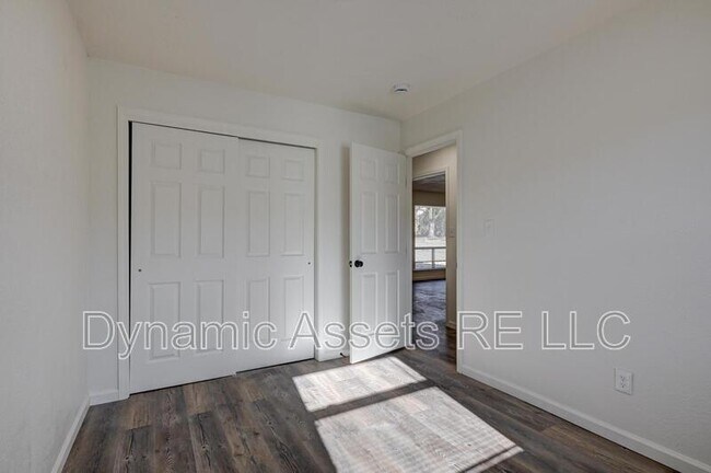 Building Photo - 1902 JFK