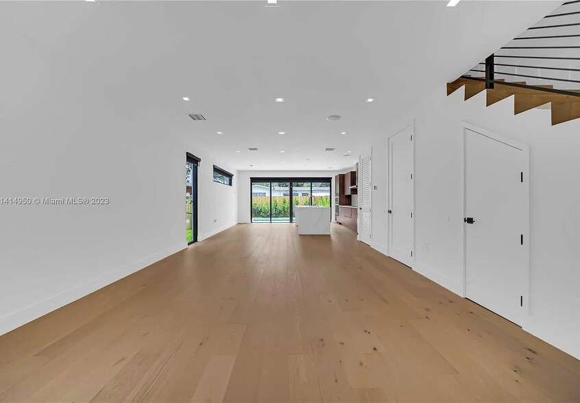 Building Photo - 2710 SW 34th Ave