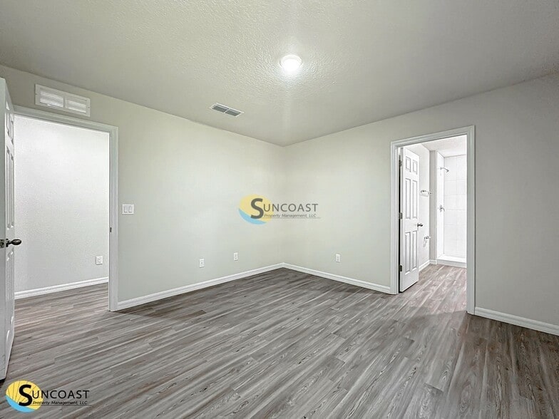 Building Photo - 42 Pine Hill Ln