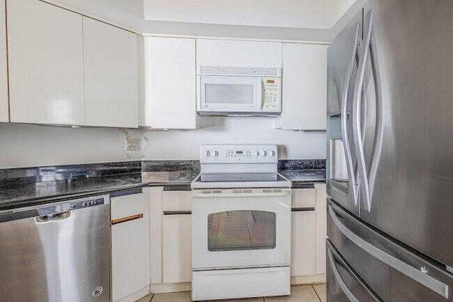 Building Photo - 6767 Collins Ave