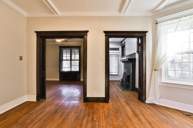 Building Photo - 6105-6107 Waterman Blvd