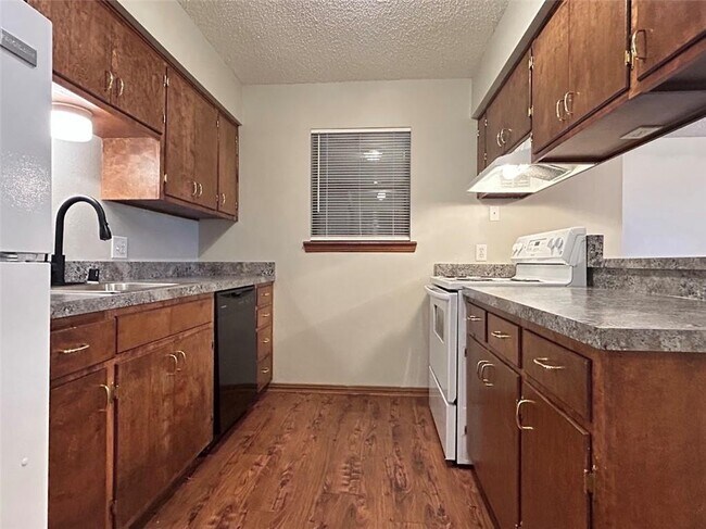 Primary Photo - 1650 N Sang Ave