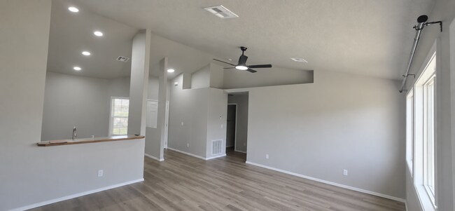Building Photo - This three bedroom, 2 bath, single level home is ready for you! New paint, vinyl plank flooring, ...