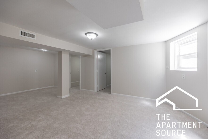 Building Photo - 2110 N Avers Ave