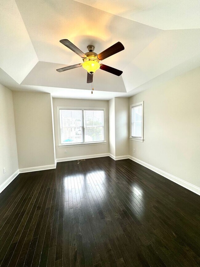 Building Photo - End Unit Townhouse for rent in Bluestone H...