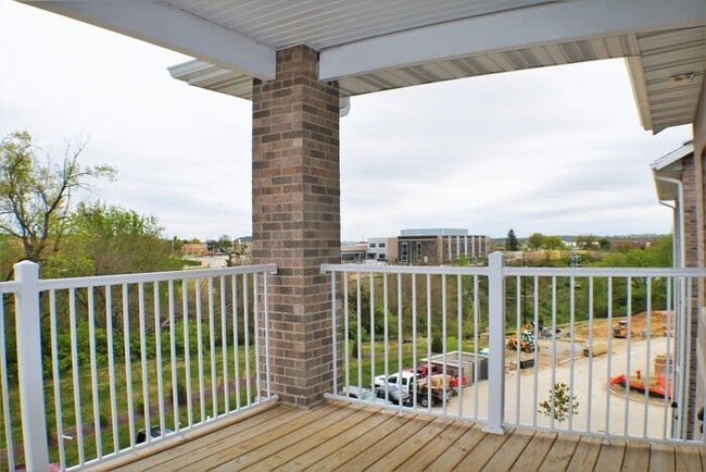 Building Photo - $1,295 | 1 Bedroom, 1 Bathroom Condo | No ...