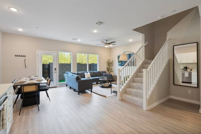 Building Photo - 16601 N Parkview Pl