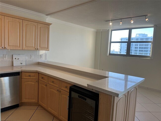 Building Photo - 9273 Collins Ave