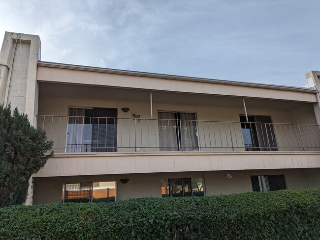 Building Photo - 625 S Prudence Rd
