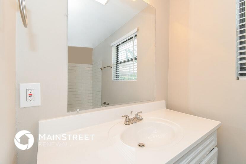 Building Photo - 5011 Bedford Forest Dr