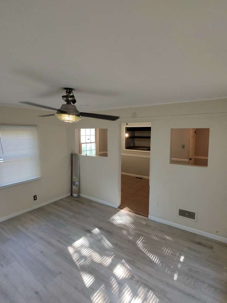 Building Photo - 10421 Renfrew Dr