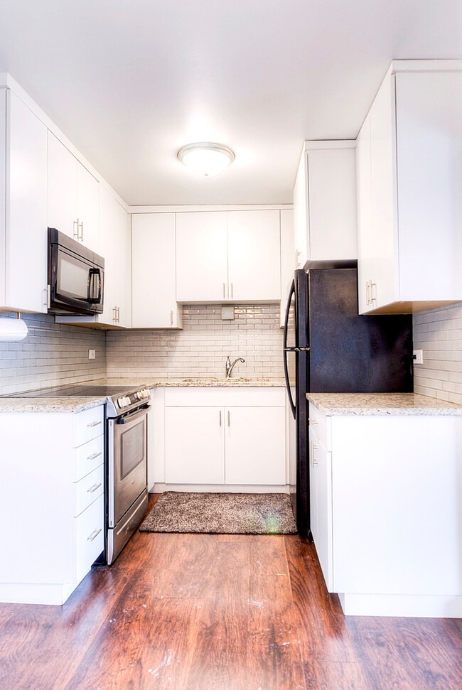 Building Photo - 6101 W 94th St