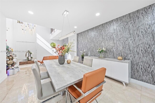 Building Photo - 6933 NW 104th Ct