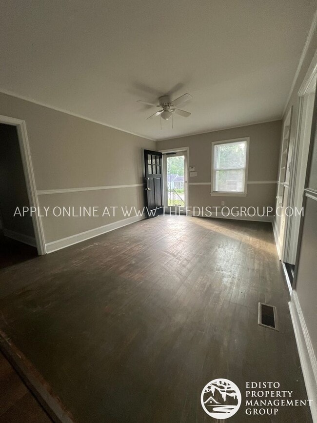 Building Photo - Renovated 3-Bedroom, 2-Bathroom Home with ...