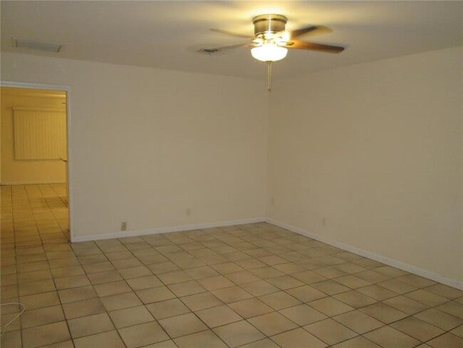 Building Photo - 4831 Bayview Dr