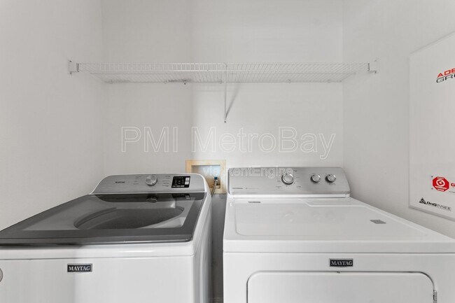 Building Photo - 5873 Fishhawk Ridge Dr