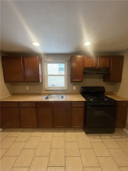 Building Photo - 149 Parkwood Rd