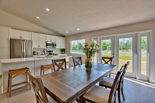 Building Photo - NEW HOME! 3/2  in Hawthorne