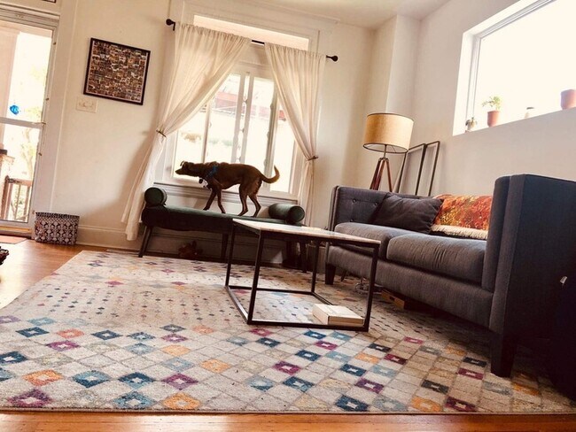Living - 701 W 37th St