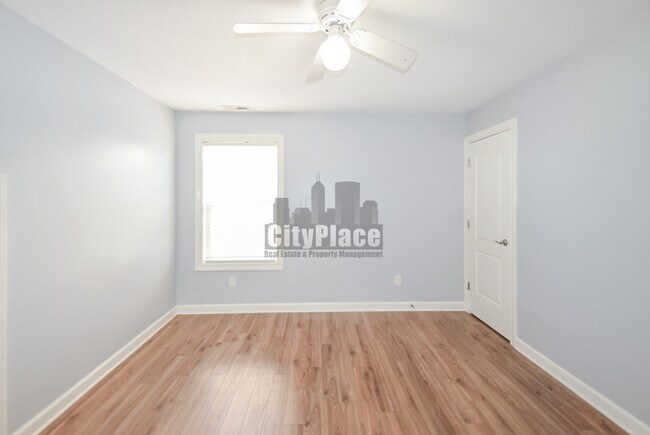 Building Photo - 4440 Valley Trace Dr