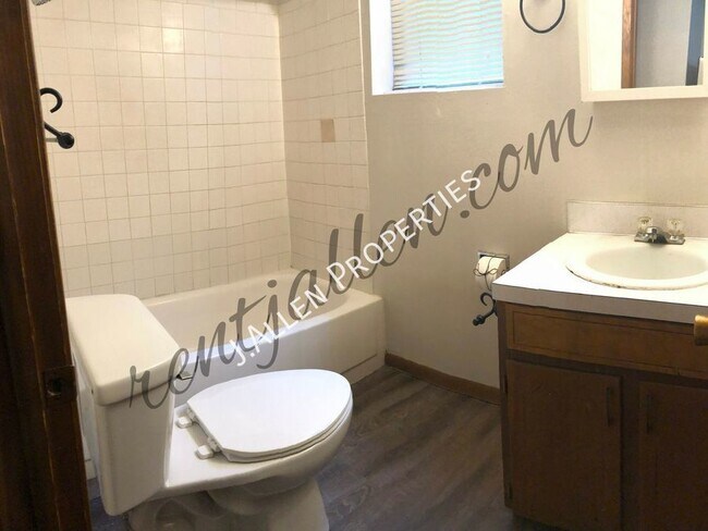 Building Photo - 313 N 12th St