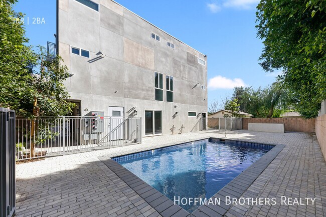 Building Photo - 13621 N Fellows Ave