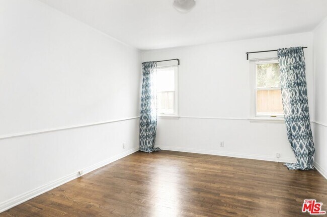 Building Photo - 10516 Ayres Ave