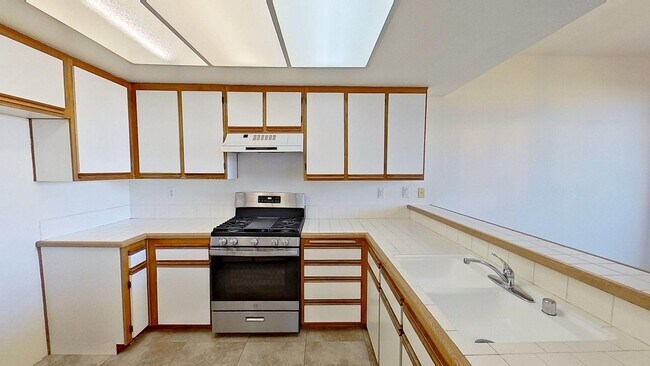 Building Photo - 33 Santa Agatha