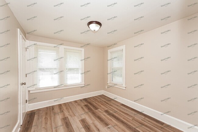 Building Photo - 805 Woodland Ave