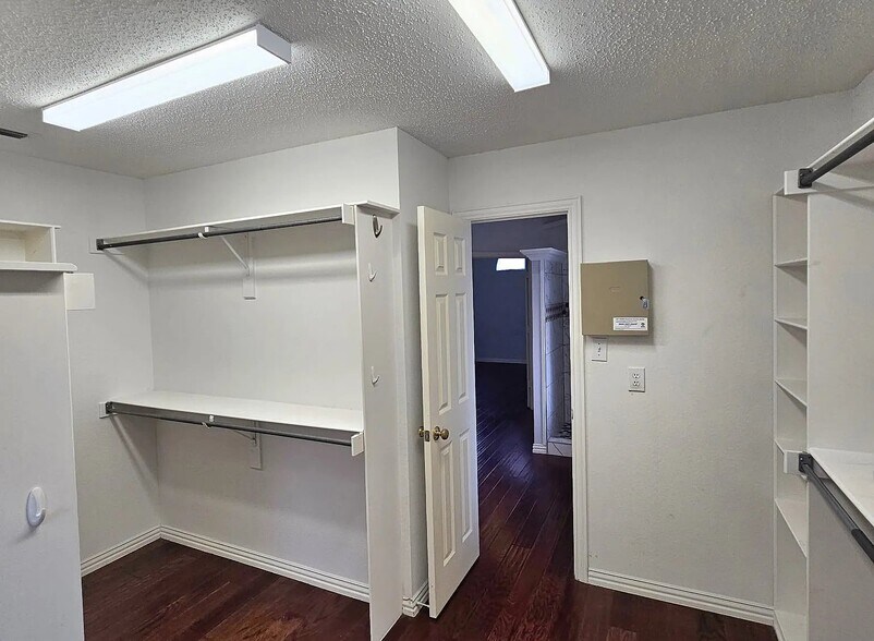 Building Photo - 4100 Benoit Dr