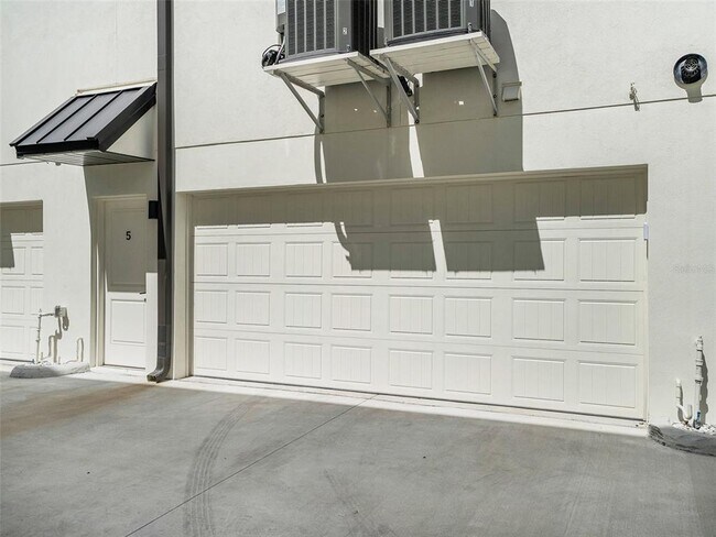 Building Photo - 3038 W Napoleon Ave