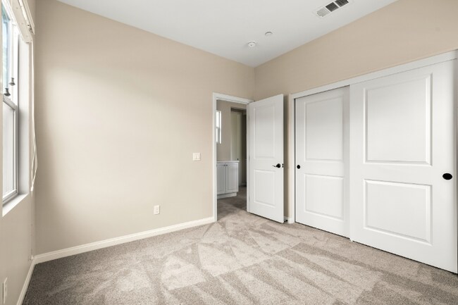 Building Photo - 2754 Overlook Point Dr